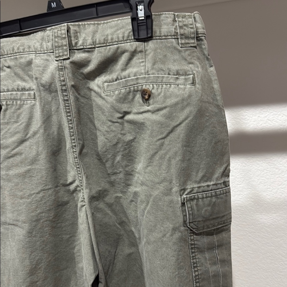 L.L. Bean Green Cargo Shorts Classic Fit - Picture 3 of 6